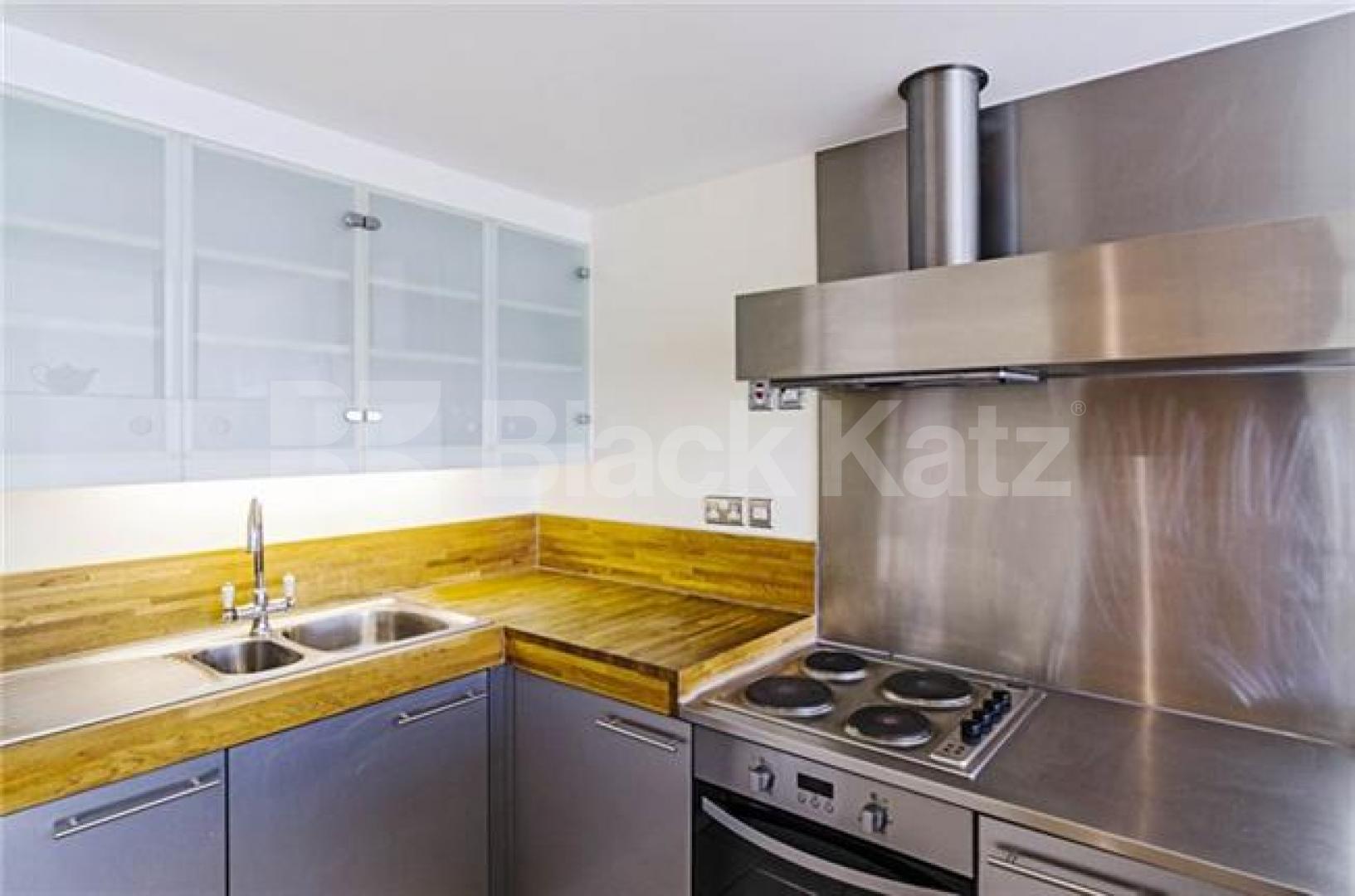 			MODERN 2 BEDROOM APARTMENT IN A PORTERED DEVELOPMENT, 2 Bedroom, 1 bath, 1 reception Flat			 Ice Wharf, KINGS CROSS 